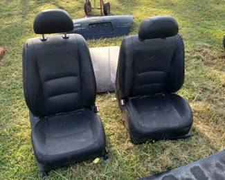 2006 Nissan Maxima front seats
