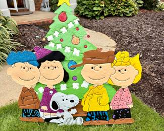 Peanuts yard art