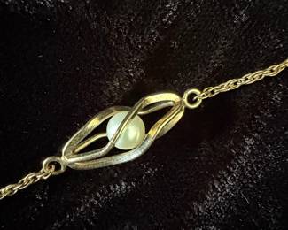 Krementz Pearl and Gold Bracelet