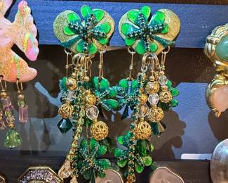 Green Clover Dangle Earrings with Geode Slices