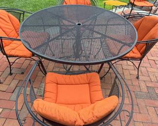 Vintage Wrought Iron Daisy Pattern Patio Set