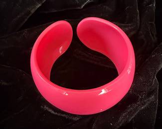Vintage 1990s Chunky Pink Resin Bangle Bracelet