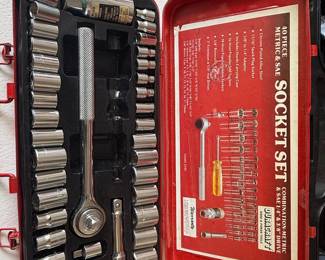 Duracraft 40 Piece Metric & SAE Socket Set