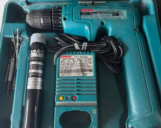 Makita 6000 Cordless Driver Drill with Charger and Case