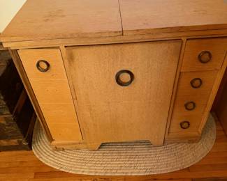 Sewing cabinet