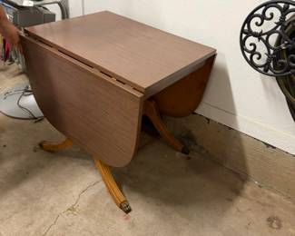 drop leaf table (please note the stabilizer bars for the drop leaf are missing)