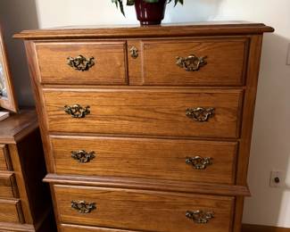 chest of drawers