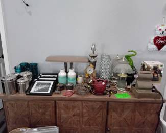 Lamps, pictures canisters, fountain.\nEntertainment table