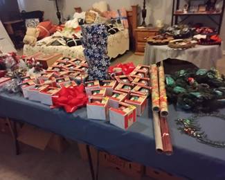Christmas mugs wrapping paper wreath boxes