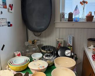 Pyrex nesting bowls, vintage dish ware, bake ware,