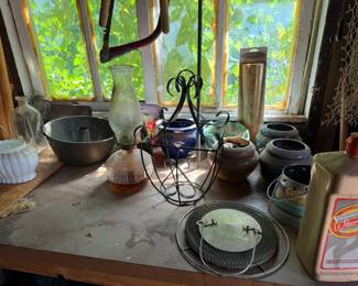 flower pots, oil lamp