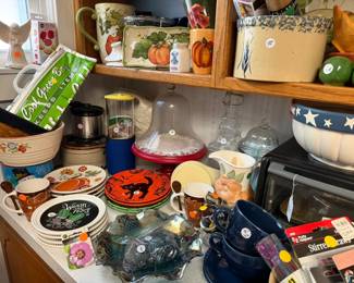holiday plates, decor