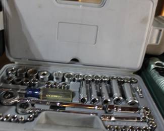 Racket and socket set