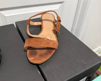 Blue Moon Estate Sale w/ Oscar De La Renta, Decor & Patio Sets