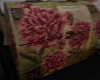 Blue Moon Estate Sale w/ Oscar De La Renta, Decor & Patio Sets