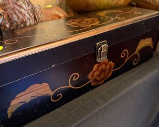 Blue Moon Estate Sale w/ Oscar De La Renta, Decor & Patio Sets