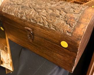 Blue Moon Estate Sale w/ Oscar De La Renta, Decor & Patio Sets