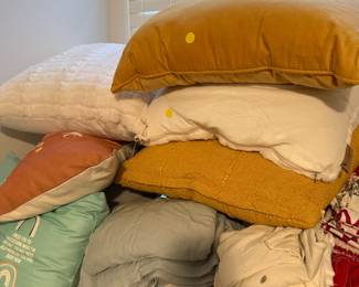 Blue Moon Estate Sale w/ Oscar De La Renta, Decor & Patio Sets