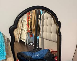 Blue Moon Estate Sale w/ Oscar De La Renta, Decor & Patio Sets