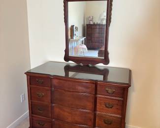 Mahogany Kling Bedroom Set