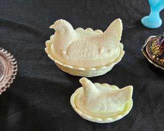 Hen on Nest uranium glass