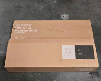 2404  LG Monitor