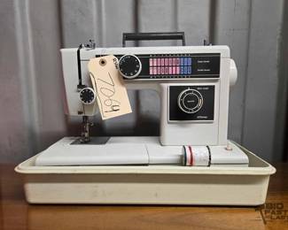 7064  JCPennt Sewing Machine