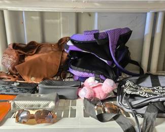 7058  Purses and Wallets