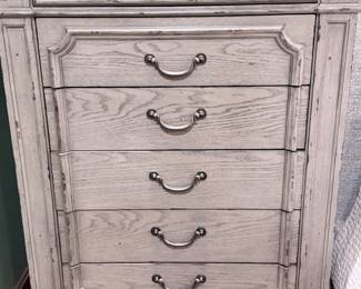 Nice Chest of Drawers 