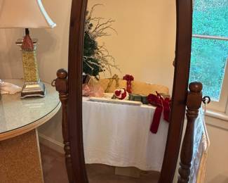 Standing mirror