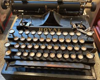 Antique/vintage Royal typewriter