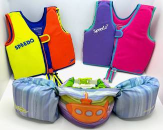 2 Kids Speedo Life Vests For Age 2-4 & 4-6 & Stearns Floatie Vest Lot #: 87