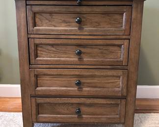  Pottery Barn Hudson 4-Drawer Nightstand With Pull Out Surface, Drawers & Glass Top Lot #: 38
