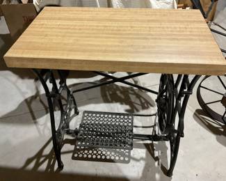 Sewing machine bottom with built top