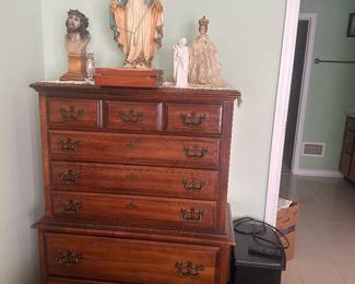 Estate Sales By Olga in Hamilton, NJ