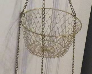 Mesh produce hanging basket