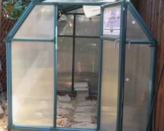 Greenhouse - Buyer dismantles and moves
