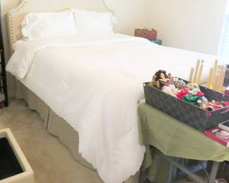Queen size bed