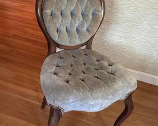 169 tuftedvelvetandwoodsidechair