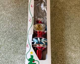 017 barclaytrimmingsglasschristmastreet