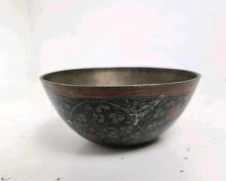 352 decoratedmetalbowlwithblackandred