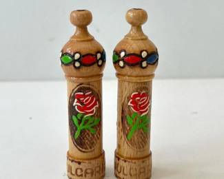 046 pairbulgarianroseessenceperfumebott