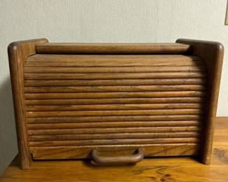 083 woodenrolltopbreadbox
