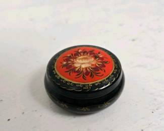 074 smallrussianlacquertrinketboxwithk