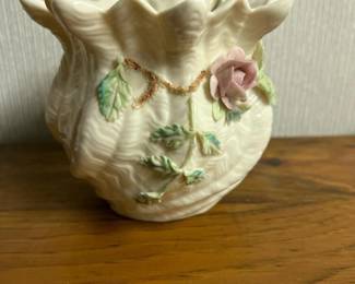100 belleekirelandporcelainfloralvase
