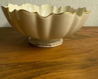 099 lenoxporcelainscallopedbowlwithgold