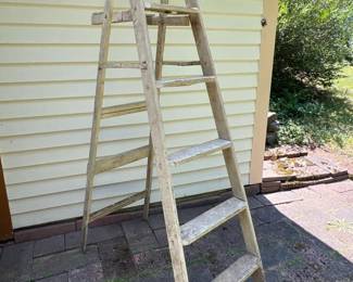 080 chippypaintedwoodenstepladder