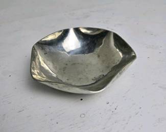 328 vintagenutmegpewterbowl