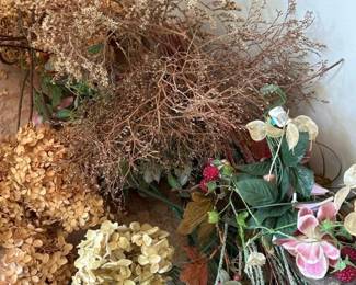 267 assorteddriedandartificialfloralste