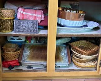 157 assortedkitchenware